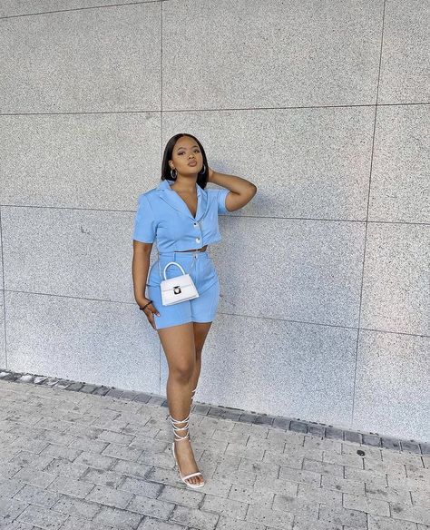 Smart Casual Suit, Jeans And T Shirt Outfit, Dress With Shorts, Blue Board, Woman Outfit, Causal Dresses, Effortlessly Chic Outfits, Casual Suit, Signature Look