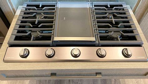 The new Samsung 36-inch gas cooktop,  the NA36N6555TS, is built-in and is less expensive than most premium brands. It has one power burner at 19,000 BTU... 36 Inch Gas Cooktop, Gas Cooktop With Griddle, Gas Stove Top With Griddle, Gas Cooktop Kitchen, Stove With Griddle, Thermador Kitchen, 36 Inch Gas Range, Gas Range Top, American Style House