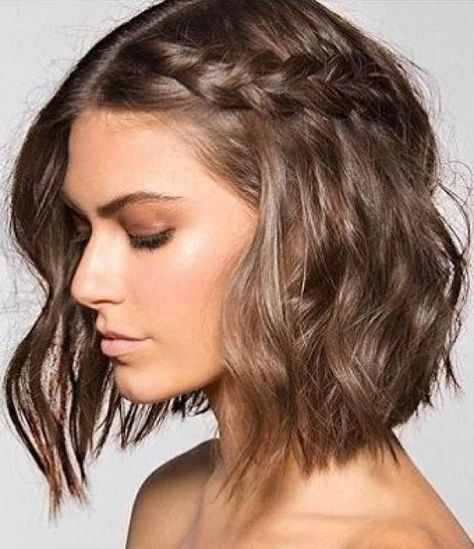 Peinados para chicas con pelo corto Party Hairstyles Medium, Medium Length Curls, Wedding Hairstyles Medium Length, Prom Hairstyles For Short Hair, Wedding Guest Hairstyles, Short Braids, Peinados Fáciles Para Cabello Corto, Bridesmaid Hair Short, Foto Tips