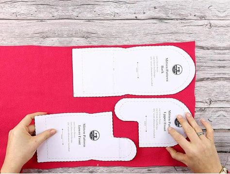 Free Mitten Patterns Sewing, Fur Mittens Pattern, Leather Gloves Pattern, Mittens From Sweaters, Hello Sewing, Fur Projects, Diy Mittens, Fleece Mittens, Mitten Pattern