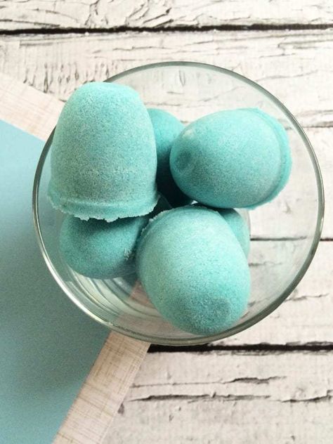 DIY Eucalyptus Sinus & Allergy Shower Melts {AKA Homemade Vicks Shower Melts} | DIY and Crafts | Six Dollar Family Vicks Shower Melts, Shower Melts Diy, Homemade Vicks, Vicks Shower, Diy Eucalyptus, Sinus Allergies, Shower Melts, Diy Wellness, Shower Tablets