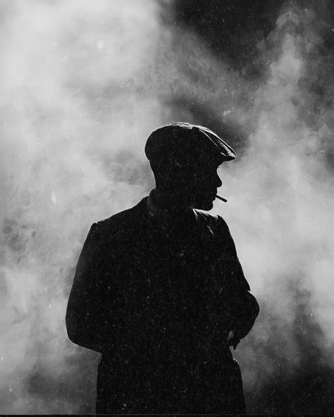 Peaky Blinders Thomas Shelby Wallpaper Black and White | Arte da lua, Wallpaper de tela, Wallpapers de filmes Peaky Blinders Thomas Shelby Wallpaper, Male Wallpaper Iphone, Thomas Shelby Wallpaper, Lua Wallpaper, Shelby Wallpaper, Peaky Blinders Thomas Shelby, Peaky Blinders Thomas, Wallpaper Black And White, Tommy Shelby