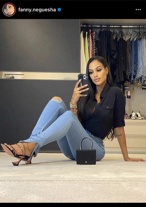 Elegant Jeans Outfit Classy, Elegant Jeans Outfit, Black Cinderella, Fanny Neguesha, Elegant Jeans, Night Out Outfit Ideas, Luxury Lifestyle Fashion, Mode Zara, Steal The Spotlight