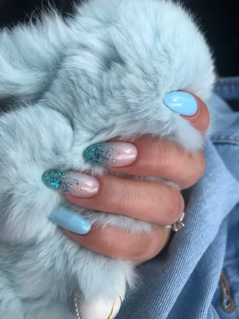 Blue Glitter Nails Ideas, Ombre Nails Blue Glitter, Winter Nail Art 2023, Blue Glitter Ombre Nails Acrylic, Blue Almond Nails Ideas, Light Blue Chrome Nails Designs, Elegante Nails Classy, Blue Nail Designs 2024, Blue Glitter Nail Designs