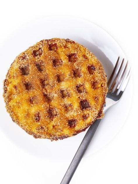 Keto Churro Chaffles (Crispy!) - Wholesome Yum - Easy healthy recipes. 10 ingredients or less. Churro Chaffle, Chaffle Recipe Keto, Vanilla Extract Recipe, Low Carb Waffles, Keto Chaffles, Chaffle Recipe, Low Carb Biscuit, Poppers Recipe, Wholesome Yum