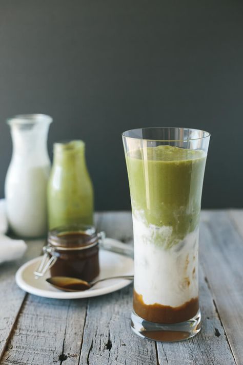 Iced matcha and salted caramel latte made in the Vitamix Caramel Matcha, Salted Caramel Latte, Matcha Green Tea Recipes, Green Tea Recipes, Matcha Drink, Matcha Recipe, Caramel Latte, Iced Matcha, Tea Latte