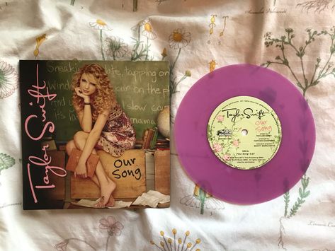 taylor swift aesthetic merch collection our song vinyl aesthetic #taylorswift #swiftie #taylormerch #debutera Taylor Swift Albums Vinyls, Taylor Swift Vinyl Concept, Debut Vinyl Taylor Swift, Taylor Swift Vinyl Aesthetic, Taylor Swift Debut Vinyl, Vinyl Records Taylor Swift, Taylor Swift Vynil Record, Taylor Swift Our Song, Taylor Swift Vinyl