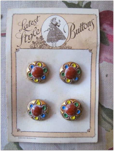 Norma Jeans, Sewing Ephemera, Button Projects, Buttons Art, Jeans Buttons, Vintage Sewing Notions, Packaging Display, Vintage Sewing Machines, Types Of Buttons