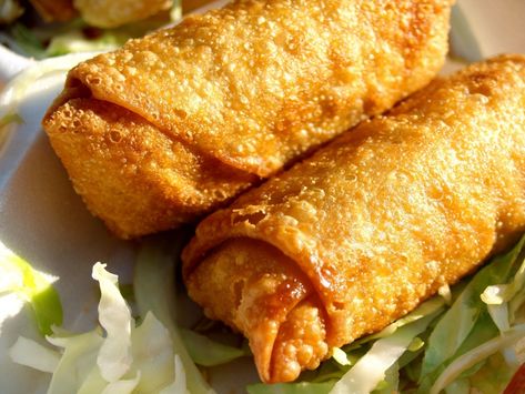 Egg rolls au porc goût de resto chinois Food Recipes Chinese, Egg Roll Sauce, Recipes Chinese Food, Chinese Egg Rolls, Small Shrimp, Chinese Food Recipes, Recipes Chinese, Shrimp Rolls, Spicy Appetizers