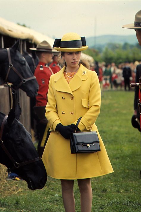 Princess Anne The Crown Season 3, Princesa Anne, Badminton Horse Trials, Dree Hemingway, The Crown Season, Princesa Real, Zara Phillips, Marley Twists, Style Royal