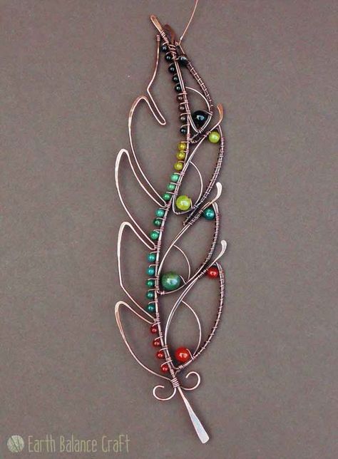 Feathery Delights - Hand-made copper wire work feather designs Drátěná Socha, Green Woodpecker, Copper Wire Art, Wire Jewelery, Wire Jewelry Making, Bijoux Fil Aluminium, Wire Jewelry Designs, Diy Wire Jewelry, Wire Work Jewelry