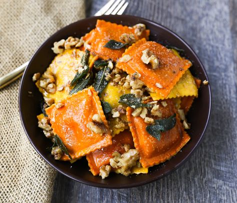 Ravioli with Browned Butter and Sage – Modern Honey Ravioli Ideas, Fresh Ravioli, Modern Honey, Pumpkin Ravioli, Ravioli Pasta, Brown Butter Sauce, Butternut Squash Ravioli, Fall Comfort Food, Easy Pasta Dishes