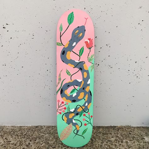 Skateboard Design Diy Paint, Diy Skateboard Deck, Painted Skateboard Decks, Skate Painting, Skateboard Deck Design, Hand Painted Skateboard, Skateboard Painting, Deck Painting, Painted Skateboard