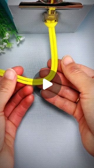 Life Hack Gadgets on Instagram: "How to make a string knot for keychain" Knots For Keychains, String Keychain, Knot Keychain, Life Hack, Life Hacks, Knot, Gadgets, Instagram