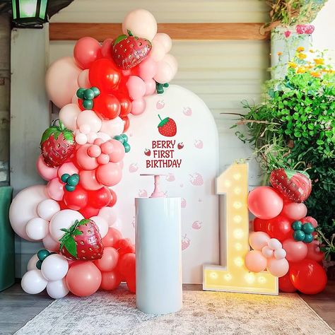 Strawberry Balloons, Baby First Birthday Themes, First Birthday Balloons, Fest Temaer, Berry First Birthday, 1st Birthday Party Decorations, First Birthday Party Decorations, 1st Birthday Party Themes, Strawberry Party