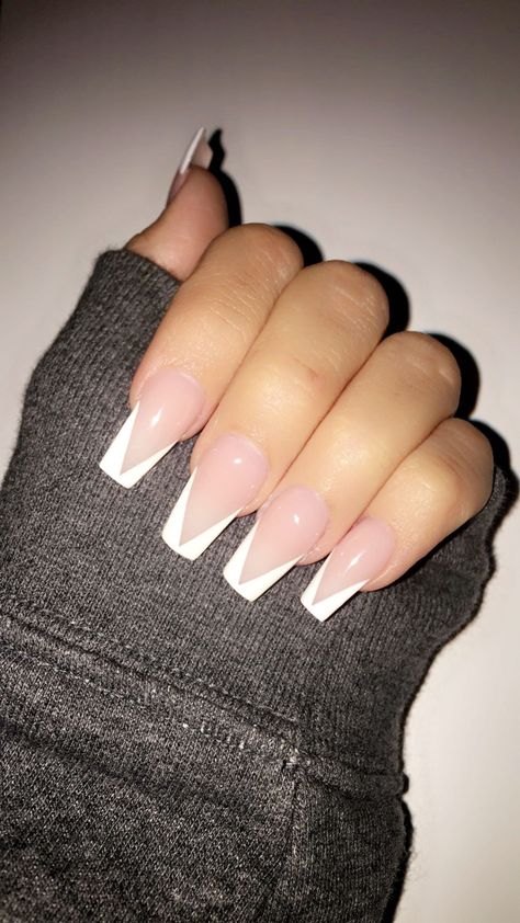 Mid Length Nails Acrylic Coffin White, Simple Medium Nails Ideas, Nail Medium Coffin, Median Length Acrylic Nails, Cute Simple Nails Coffin Medium, First Acrylic Nails Ideas, Vacation Nails Medium Length, Medium Length Acrylic Nails French Tips, First Day Of School Nails Acrylic Highschool