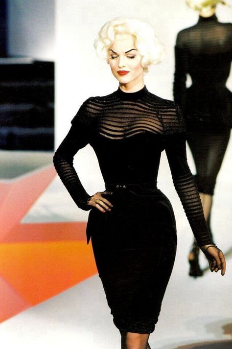 I must have this by Thierry Mugler Eva Herzigova, Bombshell Dress, Fashion Boards, Mode Retro, Mode Editorials, Thierry Mugler, Kate Moss, Inspiration Mode, Mode Vintage