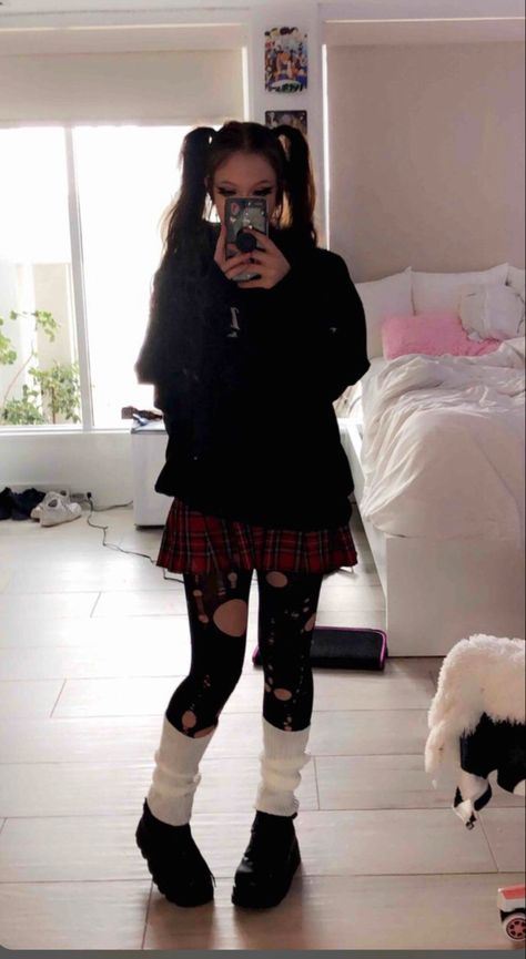 Fit Check Poses, Goth Winter Outfits, Winter Outfits Y2k, Fem Fits, Photo Inspo Instagram, Black Alt, E Girl Style, Alt Clothes, Y2k Girl