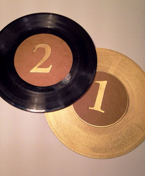 House Party Decorations, Wedding Reception Music, Diy Table Numbers, Vintage Wedding Table, Record Table, Music Decor, Disco Party, Reception Table, Diy Table