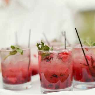 muddle up some berries, add a shot or two of raspberry vodka, a splash of soda water and mint and you have this fresh and beautiful signature cocktail. #sippingsaturday #brioevents #edmontonweddings #2021brides #2021weddings #YEGweddings #ABweddings #ABweddingplanner #YEGweddingplanner Wedding Cocktail Ideas, Wedding Cocktails Recipes, Wedding Signature Cocktails, Holiday Drinks Alcohol Christmas, Holiday Drinks Alcohol, Signature Cocktails Wedding, Wedding Signature Drinks, Batch Cocktails, Raspberry Vodka