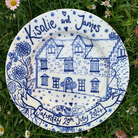 Custom commemorative wedding plate! 💙✨ Designed and handpainted for the lovely @kisalie24 ✨🌙 I’m so excited about this one, I was particularly happy to get to paint two cats ngl ✨🐈 Dark blue on a 20cm Rimmed Plate! I’m obsessed with the blueeeee on ceramics 💙✨ It’s been a crazy two weeks, I have painted SO many plates and I cannot WAIT to reveal them all…. But I can’t show a lot of them yet!! ✨😆 Stay tuned to see many plate reveals in the coming weeks!! Commissions are open! Just Dm me for... Paint Plates Diy, Painted Wedding Plate, Wedding Plate Painting Ideas, Painted Plate Ideas, Diy Ceramic Plate, Wedding Plate, Painted Ceramic Plates, Plates Diy, Wedding Plates