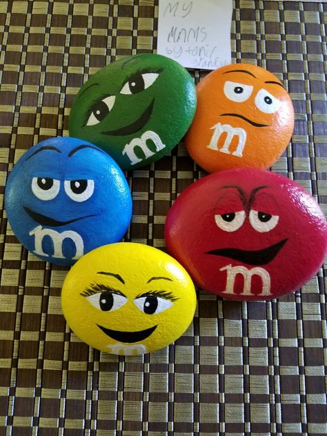 Bowling Ball Crafts, Bowling Pin Crafts, River Rock Crafts, My M, Diy Rock Art, Painted Rocks Craft, Painted Rocks Diy, Rock Painting Ideas Easy, Rock Painting Patterns