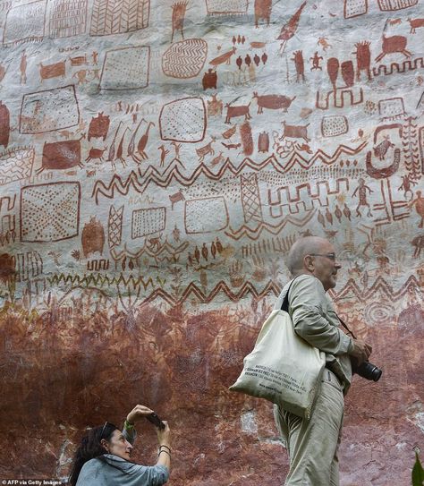 The eight-mile wall of prehistoric rock art featuring animals and human and created up to 12,500 years ago has been discovered by a team of team of archaeologists Prehistoric Painting, Petroglyphs Art, Prehistoric Cave Paintings, Paleolithic Art, Lakshmi Statue, Pictures Of Rocks, The Sistine Chapel, Cave Drawings, Archaeology News