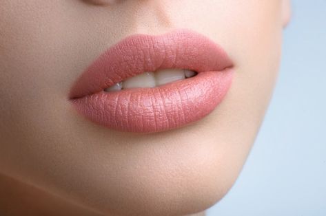 Preciosos labios carnosos de una bella m... | Premium Photo #Freepik #photo #mujer #belleza #cara #humano Types Of Lips Shape, Scrub Bibir, Lip Surgery, Lip Care Tips, Botox Lips, Lip Wallpaper, Lip Care Routine, Best Lip Balm, Lips Shades