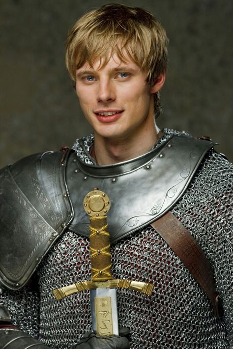 Arthur please, you're bluffing me. Prince Arthur, Merlin Fandom, Merlin Cast, Arthurian Legend, Smile Images, Merlin And Arthur, Arthur Pendragon, James Arthur, Bradley James