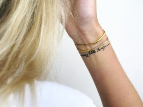 Like Wrist Tattoos Girls, Bracelet Tattoo, Muster Tattoos, Tattoo Bracelet, Girly Tattoos, Pattern Tattoo, Little Tattoos, Piercing Tattoo, Skin Art