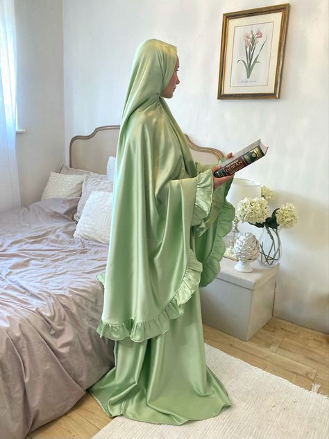 #ivory #hijabootd #prayer #jilbab #hijablove #belgique #outfitideas #islam #hijabinspiration #abaya Praying Clothes, Halal Outfits, Prayer Scarf, Khimar Abaya, Prayer Clothes, Modest Outfits Muslim, Muslimah Fashion Casual, Outfits Muslim, Prayer Dress