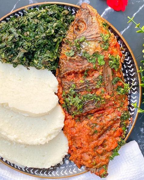 inaslap Dinner Lunch Ideas, Spinach Dinner, Kenya Food, Cooking Soul Food, Kenyan Food, Coconut Fish, Tilapia Fish, Homemade Comfort Food, African Cooking