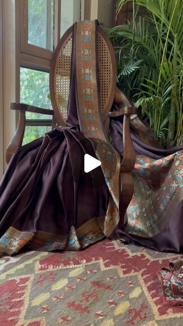 BANARASI BAITHAK on Instagram: "Lindt - Lush, rich, warm, dark mulberry silk saree in Maheen weave from Banaras

#banarasisaree #benarasisaree #saree #sari #puja #navratri #diwali #southasian #indianwedding #bollywoodsongs #chocolate #swisschocolate" Swiss Chocolate, Bollywood Songs, Banarasi Sarees, Mulberry Silk, Diwali, Silk Saree, Indian Wedding, Silk Sarees, Lush