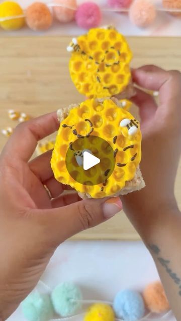 Precious Simons on Instagram: "It’d BEE sweet if you tried these! No baking required! 🐝  Use candy melts and bumble bee royal icing decorations to make these adorable honeycomb rice cereal treats!   On a clean sheet of bubble wrap place a dollop of melted candy melts then gently place a rice cereal treat right on top   Let set for 10-15 minutes in the fridge and gently peel off of the bubble wrap to reveal the honeycomb effect!   Add milk chocolate trails then top with Wilton royal icing bumble bee! So cute!! ☺️   #wiltoncakes #beetreats #ricekrispietreats #wiltoncandymelts #bumblebeetreats #bakedbyprecious" Bee Rice Krispie Treats, Wilton Royal Icing, Bumble Bee Cake, Party Mix Snacks, Melted Candy, Honey Cakes, Bake Sale Treats, Rice Cereal Treats, How To Make Bubbles