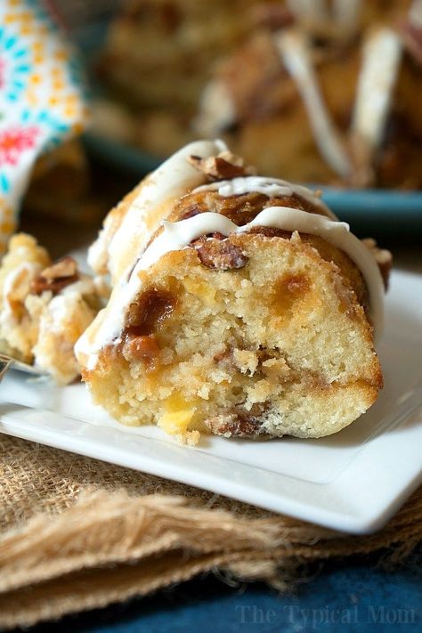 The most amazing caramel apple pecan Instant Pot coffee cake! Bake it in the oven or in your pressure cooker with some coffee for the perfect breakfast. Instant Pot Coffee, Instant Pot Breakfast, Instant Pots, Apple Coffee Cake, Apple Coffee, Pot Cakes, Electric Pressure Cooker Recipes, Best Instant Pot Recipe, Coffee Cakes