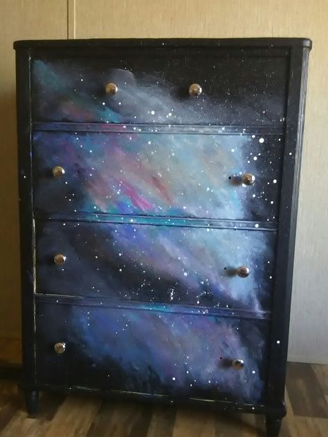 Galaxy Print Dresser! I painted this old hand me down dresser for my daughter. With swirls of blues, pinks, and purples. Splattered on some white paint, and brushed on some glitter paint. Glitter Bedroom, Galaxy Bedroom, Galaxy Room, Glitter Room, Galaxy Decor, Space Themed Bedroom, Astuces Diy, Painted Dresser