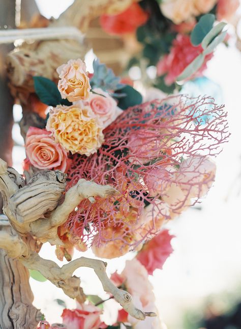 Add alittle coral for the seaside look!! Photography: Caroline Tran - carolinetran.net  Read More: http://www.stylemepretty.com/2015/05/04/coral-destination-seaside-wedding/ Coral Centerpieces Wedding, Coral Reef Wedding, Coral Centerpieces, Dior Event, Mint Photography, Beach Wedding Coral, Wedding Ocean, Oceanside Wedding, Ariel Wedding