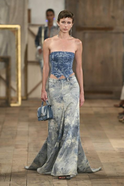 City Winter Outfit, Ralph Lauren Ready To Wear, Ralph Lauren Fashion Show, High Low Ball Gown, Ralph Lauren Fashion, Outfits New York, New York Outfits, Fashion Trend Forecast, Moda Denim