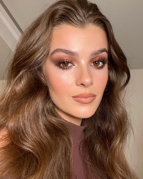 Autumn Makeup Looks, Soft Autumn Makeup, Feminine Inspiration, Autumn Makeup, Soft Autumn, Fall Makeup, Summer Makeup, Brown Hair, Date Night