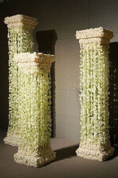 November Wedding Flowers, Wedding Columns, Preston Bailey, Decoration Evenementielle, November Wedding, Greek Wedding, Aisle Decor, Stage Decorations, November 17