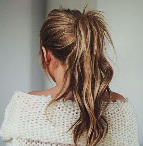 Balayage ponytail #gorgeoushair Balayage Ponytail, Lazy Hairstyles, Simple Hairstyles, Caramel Balayage, A Ponytail, Caramel Highlights, Hair Color Shades, Hair Images, Spring Hairstyles