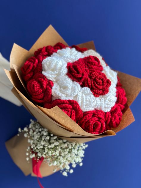 Valentines Crochet Bouquet, Christmas Crochet Bouquet, Crochet Roses Bouquet, Rose Crochet Bouquet, Crochet Rose Bouquet, Fall Cards Handmade, Handmade Bouquet, Crochet Flower Bouquet, Crochet Sweater Design