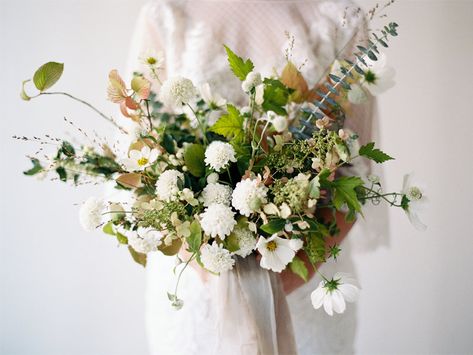 Minimalist, wildflower bridal bouquet by Botanique Flowers in Seattle, WA. White and green bouquet with scabiosa, cosmos, grasses, hydrangea, and fall foliage. Photo by Anna Peters. #seattleflorist #seattlewedding #wildflowerbridalboquet #whiteandgreenbridalbouquet #minimalistbouquet #organicwhiteandgreenbridalbouquet #whiteandgreenwidlflowerbouquet #seattlefloraldesigner #seattlewidlflowerwedding Daisy Head, Flowers With Greenery, Flowers And Greenery, Romantic Wedding Inspiration, Beautiful Bouquets, White Bridal Bouquet, White Wedding Bouquets, Organic Wedding, Fall Wedding Bouquets