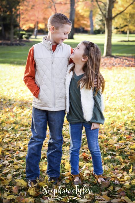 Sisters Photography Poses, Brother Sister Poses, Brother Sister Photography, Brother Sister Photos, Sibling Photography Poses, Goals Board, Sibling Photo Shoots, Brother Photos, Sibling Pictures