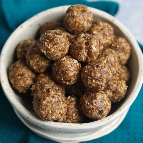 Whole30 Desserts, Date Protein Balls, Whole30 Dessert, Date Energy Balls, Nut Balls, Honey Roasted Almonds, Whole30 Diet, Unhealthy Snacks, Whole30 Recipes