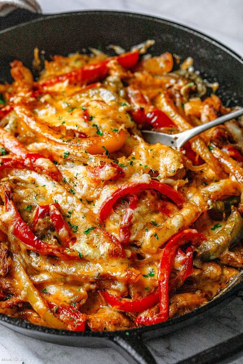 Fajita Chicken Bake Recipe - #fajita #chicken #baked #eatwell101 #recipe - This fajita chicken bake recipe is packed with flavor and so easy to throw together! - #recipe by #eatwell101® Cream Cheese Fajita Chicken, Chicken Fajita Casserole With Rice, Fajita Chicken Bake, Shredded Chicken Leftovers, Dinners With Chicken, Mashed Potato Cake Recipe, Apartment Cooking, Chicken Bake Recipe, Delicious Chicken Recipes