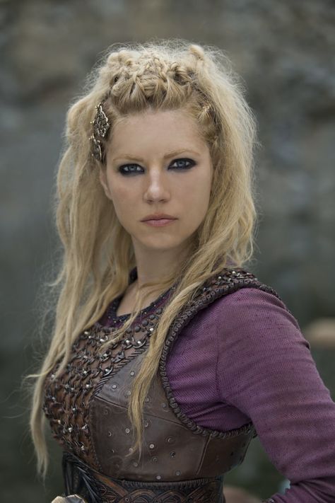 Katheryn Winnick as Lagertha Viking Hairstyles Female, Katheryn Winnick Vikings, Lagertha Vikings, Viking Makeup, Lagertha Hair, Vikings Season 4, Viking Queen, Vikings Lagertha, Costume Viking