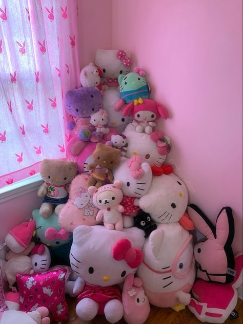 Hello Kitty Plushie Collection, Stuffed Animal Pile, Pile Of Plushies, Plushie Corner, Stuffed Animal Corner, Plushie Wall, Plushie Room, Pink Girl Room Decor, Glitter Room