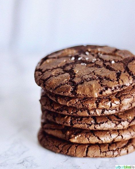 These Chewy Chocolate Fudge Cookies are so soft, chewy, chocolatey and fudgey - they are a chocolate lover's dream! Makes 10 HUGE cookies! Fudge Cookies Recipe, Huge Cookies, Fudge Cookie Recipe, Chocolate Fudge Cookies, Chocolate Brownie Cookies, Cookie Brownie Recipe, Fudge Cookies, Brownie Cookies, Easy Cookie Recipes