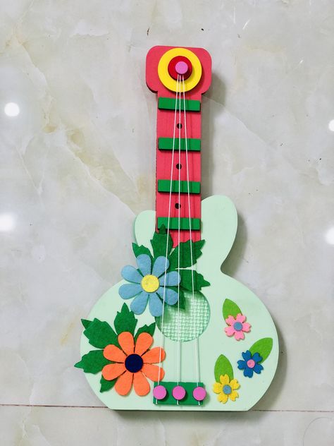 Music Instruments Crafts For Kids, Diy Instruments For Kids, Instrumentos Musicales Reciclados, Class Board Decoration, Guitar Decorations, Instrument Craft, Guitar Crafts, Craft From Waste Material, School Board Decoration